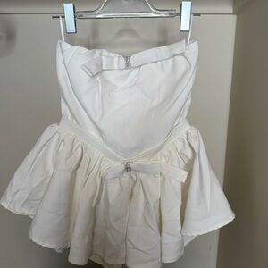 Elegant White Strapless Mini Dress